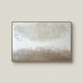 Między ciszą, a światłem 80x120 - obraz strukturalny ze złotem, abstrakcja, ręcznie malowany Zbliżenie na złote zdobienie na białym produkcie porcelanowym Między ciszą, a światłem 70x120 - obraz strukturalny ze