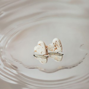 Kolczyki - Serca nakrapiane złotem