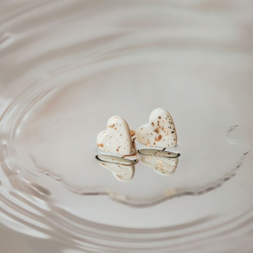 Kolczyki - Serca nakrapiane złotem