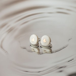 Kolczyki - Okrągłe kolczyki ze złotym sercem