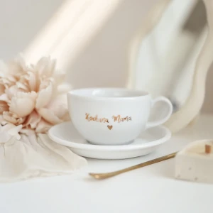 Biała filiżanka porcelanowa 250 ml ze spodkiem - złoty napis kochana mama dla mamy na Dzień Matki