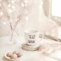 Kubek porcelanowy 300 ml - Nie chce mi sie Kubek porcelanowy ze złotym zdobieniem Nie chce mi sie Nadzwyczajnie.pl — widok z boku na białym tle