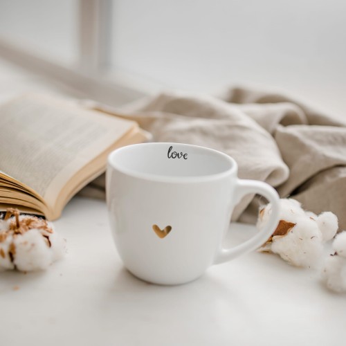 Biały kubek porcelanowy Nadzwyczajnie.pl ze złotym sercem i napisem Love — 300 ml