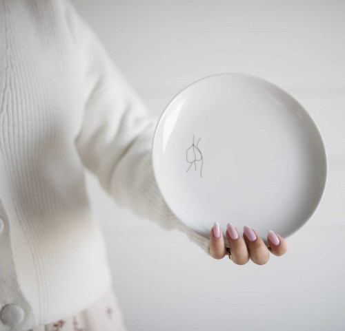 Biały talerz porcelanowy Nadzwyczajnie.pl ze złotym zdobieniem i napisem deserowo-śniadaniowy 20 cm - Back — 20 cm