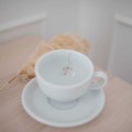 Filiżanka 250 ml ze spodkiem - Lips Filiżanka porcelanowa ze złotym zdobieniem ze spodkiem - Lips Nadzwyczajnie.pl — widok z boku na białym tle
