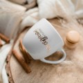 Biały kubek porcelanowy 300 ml - Złoty napis najlepsza świadkowa na ślub dla świadkowej Biały kubek porcelanowy Nadzwyczajnie.pl ze złotym zdobieniem i napisem Najlepsza świadkowa ZŁOTY NAPIS — 300 ml