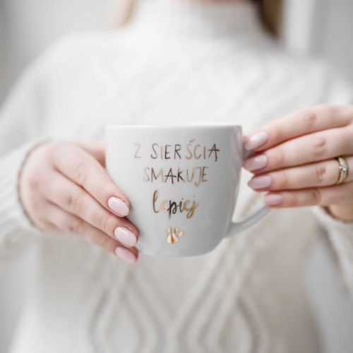 Biały kubek porcelanowy 300 ml - złoty napis z sierścią smakuje lepiej dla właściciela psa lub kota na urodziny