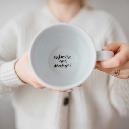 Biały kubek porcelanowy 500 ml - pytanie zostaniesz moim chrzestnym ze złotym sercem i napisem na dnie dla przyszłego chrzestnego na chrzciny