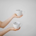Zestaw 2 Białych Kubków Porcelanowych 300 ml - Napis Mąż i Żona oraz Złote Serce na Rocznicę Ślubu dla Pary Biały zestaw ze złotym sercem Nadzwyczajnie.pl 2 Białych Kubków Porcelanowych 300 ml - Napis Mąż i Żona oraz na Rocznicę