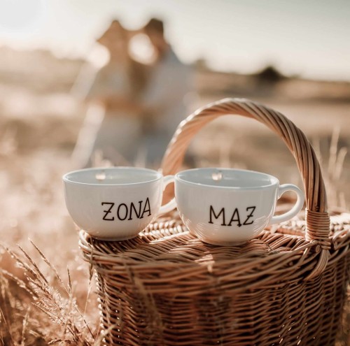 Zestaw 2 Białych Filiżanek Porcelanowych ze Spodkami 250 ml - Motyw Złotego Serca i Napis Mąż i Żona dla Pary na Rocznicę Ślubu