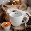 Biały kubek porcelanowy 300 ml - motyw złotego serca z napisem Spokój dla bliskiej osoby na każdą okazję Biały kubek ze złotym sercem Nadzwyczajnie.pl Spokój — porcelana premium 300 ml na prezent