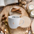 Biały kubek porcelanowy 300 ml - motyw złotego serca z napisem Spokój dla bliskiej osoby na każdą okazję Biały kubek ze złotym sercem Nadzwyczajnie.pl Spokój — porcelana premium 300 ml na prezent