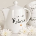 Zestaw biały dzbanek porcelanowy 1 litra z napisem Kochanym rodzicom i 2 kubki porcelanowe 300 ml z motywem złotego serca z napisami Kocham Cię Mamo i Kocham Cię Tato dla rodziców na rocznicę ślubu Zestaw porcelanowy ze złotym sercem Dzbanek 1 litr Kochanym rodzicom zestaw kubków 300 ml Kocham Cię Mamo, Kocham Cię