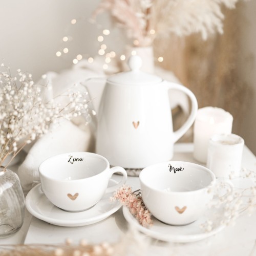 Zestaw Białej Porcelany 1 litra i 250 ml - Dzbanek i 2 Filiżanki z Napisem Mąż i Żona oraz Złotym Sercem na Ślub dla Pary