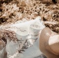 Zestaw 2 białych kubków porcelanowych 500 ml - motyw złotego serca dla pary na walentynki Zestaw porcelanowy ze złotym sercem kubków 500 ml - Jedyną miarą miłości Jest miłość bez miary Nadzwyczajnie.pl — widok z