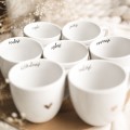 Biały kubek porcelanowy 300 ml - napis czułość ze złotym sercem dla niej na urodziny Eleganckie opakowanie prezentowe kubka porcelanowego ze złotym sercem Nadzwyczajnie.pl — czułość