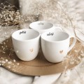 Biały kubek porcelanowy 300 ml - motyw złotego serca z napisem Spokój dla bliskiej osoby na każdą okazję Eleganckie opakowanie prezentowe kubka porcelanowego ze złotym sercem Nadzwyczajnie.pl — Spokój