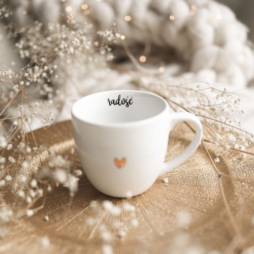 Biały kubek porcelanowy 300 ml - napis radość ze złotym sercem dla przyjaciółki na urodziny