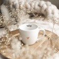 Biały kubek porcelanowy 300 ml - napis radość ze złotym sercem dla przyjaciółki na urodziny Kubek porcelanowy ze złotym sercem Radość Nadzwyczajnie.pl — widok z boku na białym tle