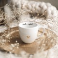 Biały Kubek Porcelanowy 300 ml - Napis Wdech Wydech i Złote Serce dla Miłośników Jogi na Urodziny Kubek porcelanowy ze złotym sercem Biały Kubek Porcelanowy 300 ml - Napis Wdech Wydech i dla Miłośników Jogi na Urodziny