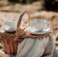 Zestaw filiżanek 250 ml ze spodkami - Mąż Żona ZŁOTE SERCE Filiżanka porcelanowa ze złotym sercem filiżanek 250 ml ze spodkami - Mąż Żona Nadzwyczajnie.pl — widok z boku na białym tle