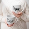 Zestaw 2 Białych Kubków Porcelanowych z Personalizacją 300 ml - Napis Mąż Żona z Datą dla Pary na Każdą Okazję Biały zestaw ze złotym zdobieniem Nadzwyczajnie.pl 2 Białych Kubków Porcelanowych z Personalizacją 300 ml - Napis Mąż