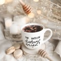 Biały Kubek Porcelanowy 300 ml - Motyw Złotego Serca i Napis To Będzie Dobry Dzień dla Optymistki na Nowy Rok Kubek porcelanowy ze złotym zdobieniem Biały Kubek Porcelanowy 300 ml - Motyw Złotego Serca i Napis To Będzie Dobry Dzień