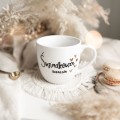 Biały kubek porcelanowy 300 ml - złote serca i napis świadkowa idealna na ślub dla świadkowej Biały kubek porcelanowy Nadzwyczajnie.pl ze złotym zdobieniem i napisem Świadkowa idealna ZŁOTE SERCA — 300 ml