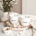 Zestaw 2 Białych Kubków Porcelanowych 300 ml - Napis I Żyli Długo i Szczęśliwie z Motywem Złotego Serca na Rocznicę Ślubu dla Pary Eleganckie opakowanie prezentowe zestawu porcelanowego ze złotym sercem Nadzwyczajnie.pl — kubków 300 ml - I żyli długo i