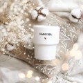 Biały kubek porcelanowy bez ucha 300 ml - motyw kapucziny ze złotym sercem dla miłośniczki kawy na urodziny Zbliżenie na złote zdobienie serca na białym kubku porcelanowym bez ucha - Kapuczina Nadzwyczajnie.pl