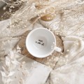 Biała filiżanka porcelanowa ze spodkiem 250 ml - złote serce i napis na dnie mam w sobie siłę dla kobiety na dzień kobiet Biały filiżanka porcelanowa Nadzwyczajnie.pl ze złotym sercem i napisem ze spodkiem - + mam w sobie siłę NAPIS NA DNIE —