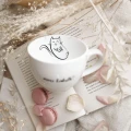 Kubek 500 ml - Może herbatki, kotku? Eleganckie opakowanie prezentowe kubka porcelanowego ze złotym zdobieniem Nadzwyczajnie.pl — Może herbatki, kotku?
