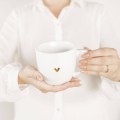 Biały Kubek Porcelanowy 300 ml - Motyw Złotego Serduszka dla Ukochanej Osoby na Walentynki Biały kubek ze złotym zdobieniem Nadzwyczajnie.pl Biały Kubek Porcelanowy 300 ml - Motyw Złotego Serduszka dla Ukochanej
