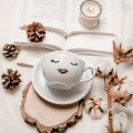 Filiżanka 250 ml ze spodkiem - złote usta Filiżanka porcelanowa ze złotym zdobieniem ze spodkiem - złote usta Nadzwyczajnie.pl — widok z boku na białym tle