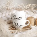 Biały kubek porcelanowy z personalizacją 500 ml - nadruk Pani z nazwiskiem dla nauczycielki na Dzień Nauczyciela Eleganckie opakowanie prezentowe kubka porcelanowego ze złotym zdobieniem Nadzwyczajnie.pl — Pani z nazwiskiem