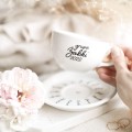 Biała Filiżanka Porcelanowa z Personalizacją 250 ml - Imiona Dzieci dla Nauczycielki na Każdą Okazję Eleganckie opakowanie prezentowe filiżanki porcelanowej ze złotym zdobieniem Nadzwyczajnie.pl — Biała Filiżanka