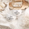 Zestaw 2 białych filiżanek porcelanowych 250 ml ze spodkami - napisy żona najlepszego męża i mąż cudownej żony ze złotym sercem na rocznicę ślubu dla małżeństwa Zbliżenie na złote zdobienie serca na białym filiżance porcelanowej filiżanek 250 ml ze spodkami - żona najlepszego męża,