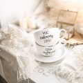 Zestaw 2 białych filiżanek porcelanowych 250 ml ze spodkami - napisy żona najlepszego męża i mąż cudownej żony ze złotym sercem na rocznicę ślubu dla małżeństwa Filiżanka porcelanowa ze złotym sercem filiżanek 250 ml ze spodkami - żona najlepszego męża, mąż cudownej żony