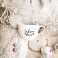 Kubek 500 ml - Najlepszy mężczyzna ZŁOTE SERCE Kubek porcelanowy ze złotym sercem Najlepszy mężczyzna Nadzwyczajnie.pl — widok z boku na białym tle