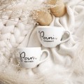 Zestaw 2 białych kubków porcelanowych z personalizacją 500 ml - Motyw złotego serca z napisem pan i pani oraz nazwiskiem na każdą okazję dla pary Personalizowany zestaw porcelanowy ze złotym sercem jako idealny prezent — porcelana premium Nadzwyczajnie.pl