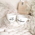 Zestaw 2 białych kubków porcelanowych 500 ml - motyw złotego serca i napisu i żyli długo i szczęśliwie dla nowożeńców na ślub Zestaw porcelanowy ze złotym sercem Kubków 500 ml - I żyli długo i szczęśliwie Nadzwyczajnie.pl — widok z boku na białym tle