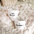 Zestaw 2 białych kubków porcelanowych 500 ml - motyw złotego serca i napisu i żyli długo i szczęśliwie dla nowożeńców na ślub Biały zestaw porcelanowy Nadzwyczajnie.pl ze złotym sercem i napisem Kubków 500 ml - I żyli długo i szczęśliwie — 500 ml