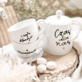 Zestaw 2 białych kubków porcelanowych 500 ml - motyw złotego serca i napisu i żyli długo i szczęśliwie dla nowożeńców na ślub Eleganckie opakowanie prezentowe zestawu porcelanowego ze złotym sercem Nadzwyczajnie.pl — Kubków 500 ml - I żyli długo i