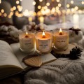 Świeca sojowa w szklance 180 ml - napis oczekuj dobrego i zapach piernika na boże narodzenie dla miłośników świątecznych zapachów Eleganckie opakowanie prezentowe świecy sojowej w szklanym słoiku ze złotym zdobieniem Nadzwyczajnie.pl — sojowa w