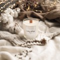 Świeca sojowa w szklance 180 ml - napis oczekuj dobrego i zapach piernika na boże narodzenie dla miłośników świątecznych zapachów Świeca sojowa w szklanym słoiku ze złotym zdobieniem sojowa w szklance 180 ml - oczekuj dobrego PIERNIK Nadzwyczajnie.pl