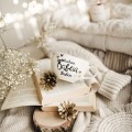 Biała Filiżanka Porcelanowa ze Spodkiem z Personalizacją 250 ml - Motyw Złotego Serca i Napis Kochana Babcia z Imieniem dla Babci na Każdą Okazję Personalizowany filiżanka porcelanowa ze złotym zdobieniem jako idealny prezent — porcelana premium Nadzwyczajnie.pl