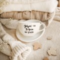 Biała filiżanka porcelanowa 250 ml ze spodkiem - motyw złotego serca i napisu jedyna taka babcia na świecie dla babci na Dzień Babci Filiżanka porcelanowa ze złotym sercem ze spodkiem - Jedyna taka babcia na świecie Nadzwyczajnie.pl — widok z boku na
