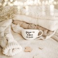 Biała filiżanka porcelanowa 250 ml ze spodkiem - motyw złotego serca i napisu jedyna taka babcia na świecie dla babci na Dzień Babci Biały filiżanka ze złotym sercem Nadzwyczajnie.pl ze spodkiem - Jedyna taka babcia na świecie — porcelana premium 250 ml