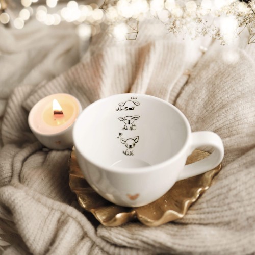 Biały kubek porcelanowy 500 ml - grafika trzech małych piesków na urodziny dla miłośników psów