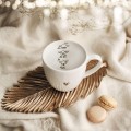 Biały kubek porcelanowy 300 ml - grafika trzy małe pieski dla miłośników psów na urodziny Biały kubek porcelanowy Nadzwyczajnie.pl ze złotym zdobieniem i napisem Trzy małe pieski — 300 ml